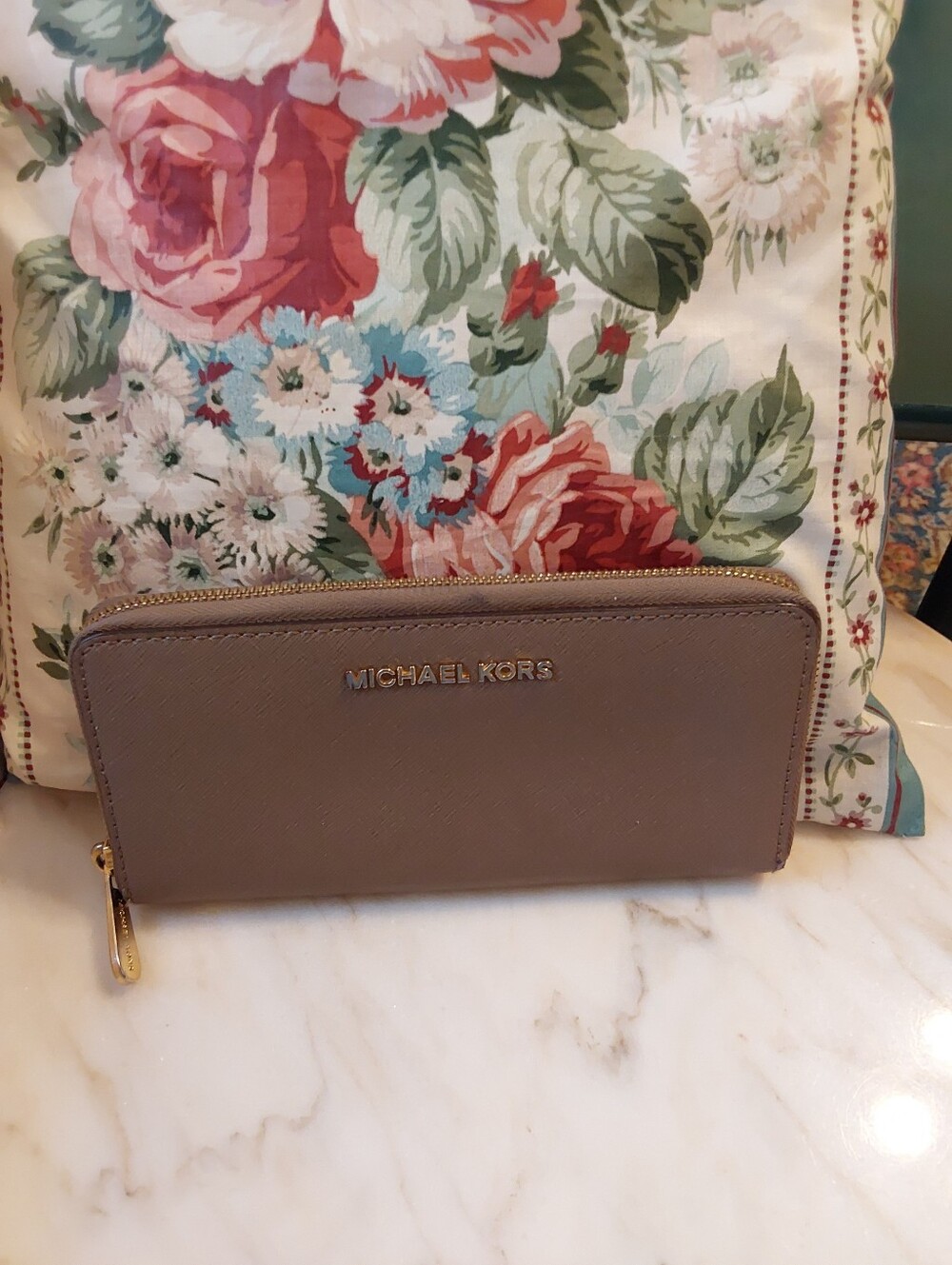 NWOT Michael Kors Jet Set Wallet, Patterned Lining, No Callouts